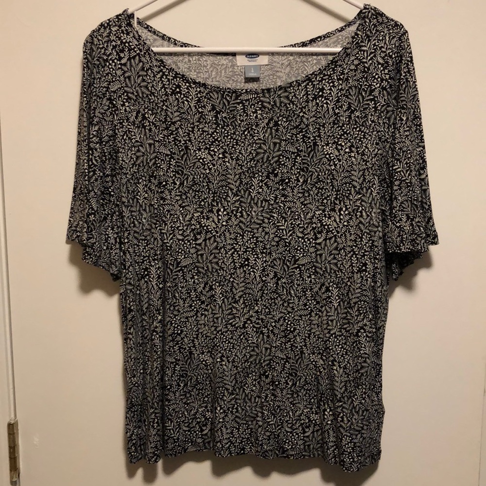 Old Navy Black & White Leaf-print shirt
